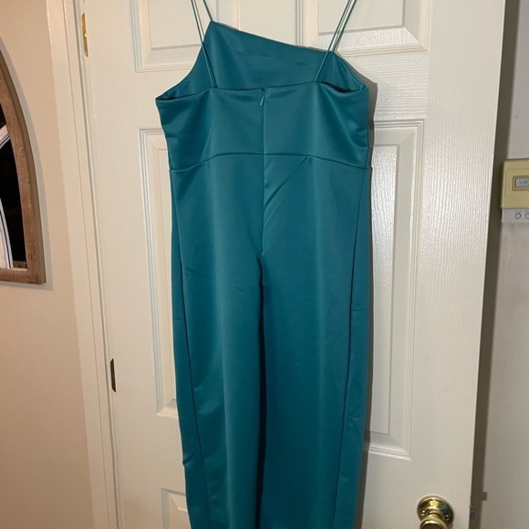 NWOT- asymmetrical spaghetti strapped
 TEAL COLOR ⭐️ long dress - Picture 7 of 12